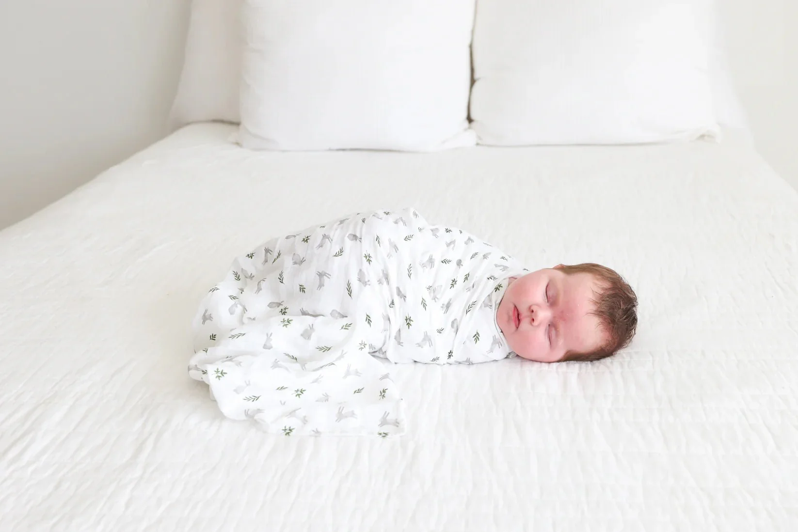Lulujo Muslin Swaddle - Bunnies (100cm x 100cm) - Image 5