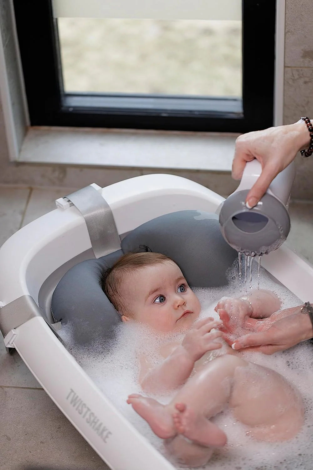 Twistshake Foldable & Non-Slip Baby Bath Tub - 0+ Months (With Cushion) - Image 9